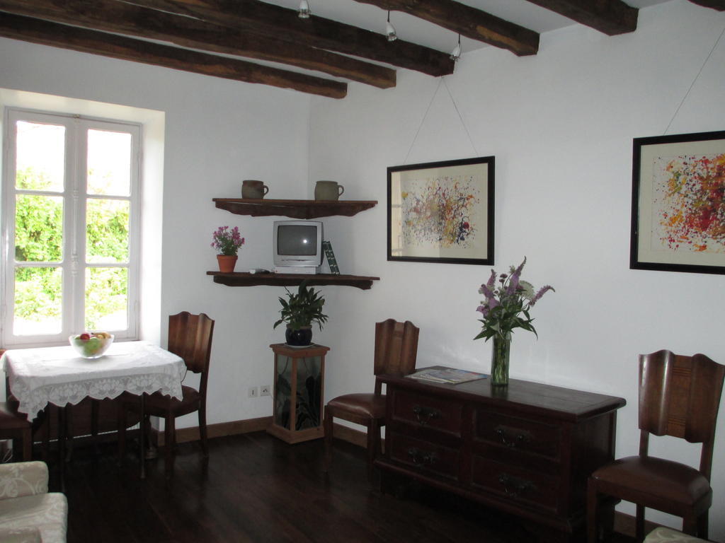 فيلا Chez Tartaud Lathus St Remy الغرفة الصورة