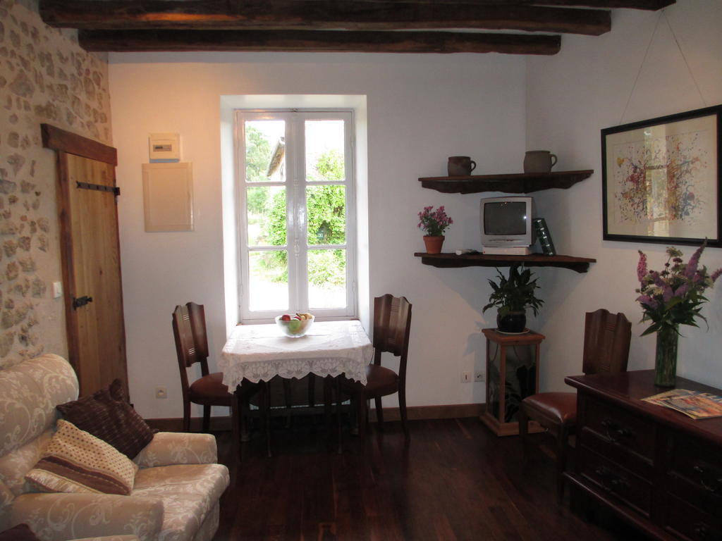 فيلا Chez Tartaud Lathus St Remy المظهر الخارجي الصورة