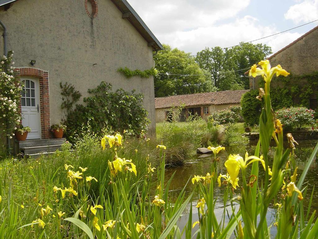 فيلا Chez Tartaud Lathus St Remy الغرفة الصورة